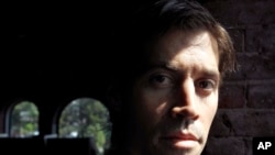 ​​លោក​​​ James​​​ Foley​​​ អ្នក​​​កាសែត​​​ជនជាតិ​​​អាមេរិក​​​​​​ក្នុង​​​រូប​​​ថត​​​កាល​​​ពី​​​ថ្ងៃ​​​ទី​​​ ២៧​​​ខែ​​​ឧសភា​​​ឆ្នាំ​​​២០១៤​​​។