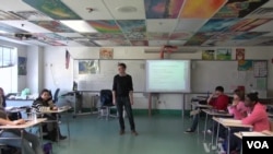 Teacher finds artful way to inspire students in in Maryland, USA.