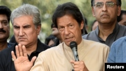 عمران خان او گوند یې په ستره محکمه کې د نواز شریف او د هغه د کورنۍ پر ضد اقدام اقدام وکړ