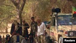 Wapiganaji wa kundli la waasi wa Tuareg wanaotaka kujitenga nchini Mali. Picha ya Reuters
