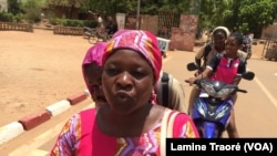 Fatimata Ouédraogo, parente d'élève à Ouagadougou, Burkina, le 7 mai 2019. (VOA/Lamine Traoré)