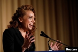 Komedian Michelle Wolf tampil pada Jamuan Makan Malam Asosiasi Koresponden Gedung Putih, 28 April 2018. (Foto: dok).