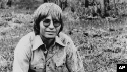 Western singer John Denver, 1997.