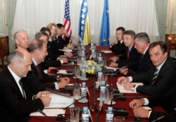 Joe Biden, tada potpredsjednik SAD, na sastanku sa članovima Predsjedništva BiH, Javierom Solanom, predstavnikom EU za vanjsku politiku i Valentinom Inzkom, visokim predstavnikom u BiH, maj 2009.