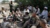 Josh Habib, (extrême gauche), interprète pour les Marines américains dans le district de Nawa, dans la province afghane de Helmand, le 2 juillet 2009. 