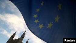  FILE PHOTO: An EU flag flying during an anti-Brexit demonstration outside the Houses of Parliament in London, Britain, January 28, 2019. (REUTERS/Hannah McKay/File Photo)