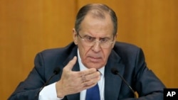 Menlu Rusia Sergei Lavrov hari Selasa (21/1) mengecam pembatalan undangan bagi Iran untuk menghadiri perundingan Suriah di Swiss.
