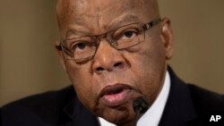 Anggota DPR AS dari Partai Demokrat, John Lewis, bersaksi Capitol Hill, Washington dalam sidang dengar pendapat untuk pengukuhan jaksa agung yang baru (11/1). (AP/Cliff Owen)