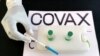 Seorang perawat bersiap untuk memberikan vaksin AstraZeneca / Oxford di bawah skema COVAX, 13 Maret 2021. (Foto: REUTERS/Tiksa Neger)