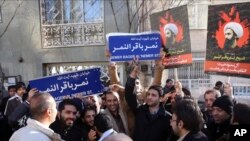 به دنبال حمله نیروهای وابسته به حکومت به سفارتخانه و کنسولگری عربستان در ایران در سال ۱۳۹۴، که به نشانه اعتراض به اعدام «شیخ نمر» انجام شد، ریاض روابط دیپلماتیک با تهران را قطع کرد. آرشیو