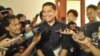 Juru bicara Tim Pemenangan Anies Baswedan dan Sandiaga Uno, Naufal Firman Yusak di rumah Posko Pemenangan Jalan Tirtayasa II Kebayoran Baru Jakarta Selatan, Rabu 11 Oktober 2017. (Foto: VOA/Andylala)