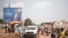 Une affiche pour la République centrafricaine sortante Faustin Archange Touadera, intronisée dans une rue de Bangui le 5 janvier 2021.