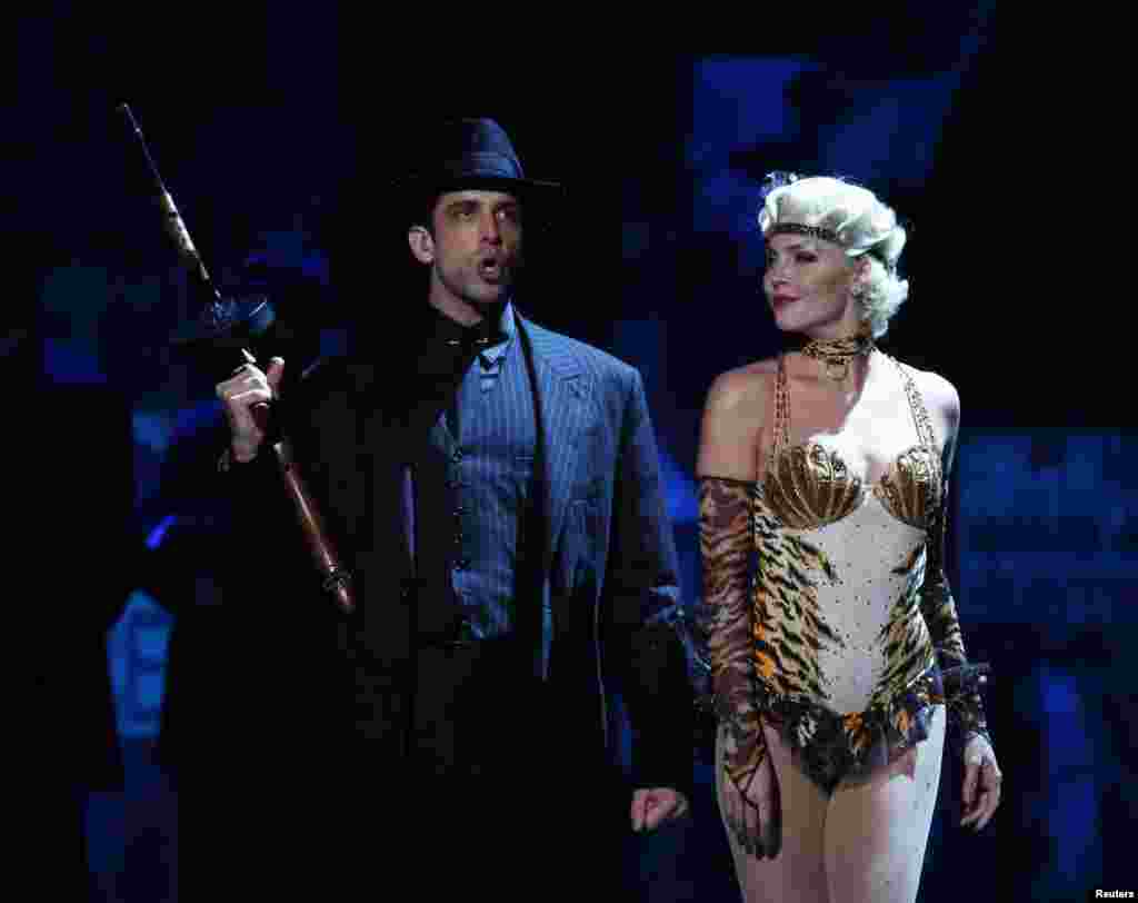 The cast of &quot;Bullets Over Broadway&quot; performs during the American Theatre Wing&#39;s 68th annual Tony Awards at Radio City Music Hall in New York, June 8, 2014.