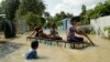 រូបឯកសារ៖ ក្មេងៗ​​លេង​នៅ​តាម​ផ្លូវ​ដែល​ជន់លិច ដោយសារ​ទឹកជំនន់​ពី​ស្ទឹង​ព្រែកត្នោត នៅក្នុង​ភូមិពាម សង្កាត់​ព្រៃស ខណ្ឌដង្កោ រាជធានី​ភ្នំពេញ នៅ​ថ្ងៃទី២៦ ខែតុលា ឆ្នាំ២០២១។ (លាស់ លីបលីប/វីអូអេ)