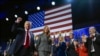 Novoizabrani predsednik Donald Tramp sa suprugom Melanijom Tramp u izbornoj noći, Vest Palm Bič, Florida, 6. novembar, 2024. (Foto: AP/Evan Vucci)
