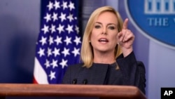 Le secrétaire du Département de la sécurité intérieure, Kirstjen Nielsen, intervient lors du briefing quotidien de la presse à la Maison Blanche, à Washington, le 18 juin 2018.