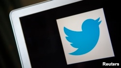 Logo Twitter terlihat di Ventura, California.