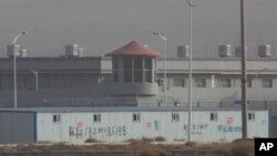 중국 신장 자치구의 군산공업단지. 