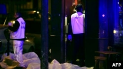 Les corps de victimes des attaques de Paris, 13 novembre 2015 