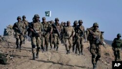 Militer Pakistan melancarkan serangkaian serangan atas militan di Waziristan Utara Minggu (15/6) pagi (foto: dok).
