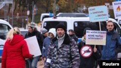 Max Schlund, izvornog imena Rostislav Teslyuk, organizator proruskih skupova i bivši časnik ruskog zrakoplovstva, nazoči skupu u Kölnu, Njemačka, 4. prosinca 2022.