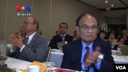 លោក​ព្រហ្ម​​ សៅរ៍នរ៉ា ពេល​ចូលរួម​ខួប​សន្និសីទ​​ក្រុង​ប៉ារីស​ឆ្នាំ២០១១។