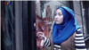 Gambar dari video saat Anniesa Hasibuan mengikuti New York Fashion Week 2016. Anniesa dan suaminya Andika Surachman ditahan polisi setelah agen perjalanan milik mereka, First Travel, tidak bisa memenuhi janji untuk memberangkatkan ribuan calon jemaah umrah yang sudah membayar lunas biaya perjalanan. (Foto: VOA/dok)