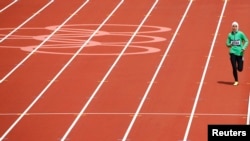 Pelari Arab Saudi Sarah Attar saat bertanding di Olimpiade London 2012. (Foto: Dok)