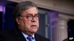 រូបឯកសារ៖ លោក William Barr រដ្ឋមន្ត្រីក្រសួងយុត្តិធម៌អាមេរិក ថ្លែងនៅក្នុងសន្និសីទសារព័ត៌មានមួយ នៅសេតវិមាន កាលពីថ្ងៃទី១ ខែមេសា ឆ្នាំ២០២០។