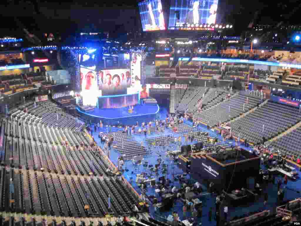 Le Time Warner Arena accueille cette semaine la Convention democrate.&nbsp;&nbsp;(N. Pinault/VOA)