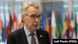 Pomoćnik američkog državnog sekretara za energetske resurse Geoffrey R. Pyatt razgovara za ukrajinski servis Glasa Amerike, 15. decembra 2024.