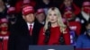 Trump Bawa "Surat Cinta Kim" dan Dokumen Pemerintah Lainnya dari Gedung Putih