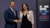 FILE - Menteri Luar Negeri Inggris untuk Sains, Inovasi dan Teknologi Michelle Donelan (kanan), berjabat tangan dengan Menteri Industri dan Sains Australia Ed Husic, setibanya di AI Saftey Summit di Bletchley Park, Milton Keynes, Inggris, Rabu, 1 November 2023. 