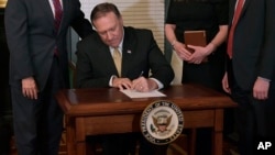 L'ancien directeur de la CIA et nouveau secrétaire d'Etat Mike Pompeo à la Maison-Blanche, le 23 janvier 2017.