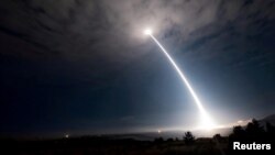 미국 캘리포니아주 반덴버그 공군기지에서 대륙간탄도미사일(ICBM) ‘미니트맨3’를 시험발사했다. (자료사진)