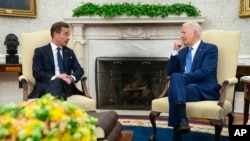 Сите гости се поканети од Белата куќа бидејќи ги персонифицираат прашањата или темите што ќе бидат дел од говорот на претседателот и оти ги одразуваат политиките на администрацијата на Бајден-Харис