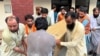 পাকিস্তানের খাইবার পাখতুনখোয়া প্রদেশের বাজাউর জেলায় বোমা বিস্ফোরণে নিহত সাবেক সেনেটর হিদায়াতুল্লাহ খানের মরদেহ বহন করছেন জনগণ। জুলাই ৩,২০২৪। 