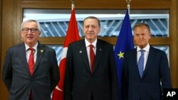 Turkey's President Recep Tayyip Erdogan, center, poses with European Council President Donald Tusk, right, and European Commission President Jean-Claude Juncker prior to their meeting in Brussels, Belgium, May 25, 2017. Erdogan is in Brussels to attend a NATO meeting. 