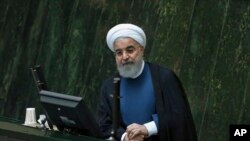 Presiden Iran Hassan Rouhani saat memberikan sambutan di hadapan anggota para anggota parlemen di Teheran, Iran, 29 Oktober 2017. (Foto: dok).
