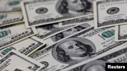 FILE PHOTO: U.S. one hundred dollar notes are seen in this picture illustration taken in Seoul, Feb. 7, 2011. 