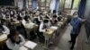 Anak-anak di Wuhan, China saat kembali ke sekolah (foto: ilustrasi). 