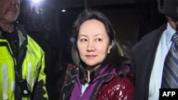 រូបឯកសារ៖ លោកស្រី Meng Wanzhou នាយក​ផ្នែក​ហរិញ្ញវត្ថុ​របស់​ក្រុមហ៊ុន Huaweiដែល​ជា​ក្រុមហ៊ុន​ទូរគមនាគមន៍​សកលលោក​មួយ​