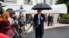 Donald Trump akiongea na waandishi wa habari wakati kabla ya kuondoka kuelekea Norfolk, Virginia, Machi 28, 2020. REUTERS/Joshua Roberts.