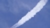 Roket SpaceX Falcon 9 dalam misi pengisian ulang ke Stasiun Luar Angkasa Internasional lepas landas dari pad 39A di Pusat Antariksa Kennedy. (Foto: AP)