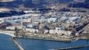 Pemandangan dari udara menunjukkan tangki penyimpanan untuk air yang diolah di pembangkit listrik tenaga nuklir Fukushima Daiichi yang lumpuh akibat tsunami di Kota Okuma, Prefektur Fukushima, Jepang, pada 13 Februari 2021. (Kyodo/via REUTERS)