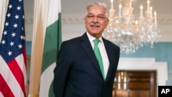 خواجه آصف همچنین گفته است که امریکا نباید "بار ملامتی ناکامی" های خود را در افغانستان به دوش پاکستان بیاندازد.