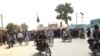 Hibsdagi Nizomiddin Qaysoriyning ozod etilishini talab qilib chiqqan namoyishchilar