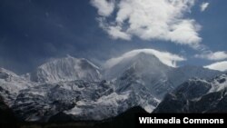 Gunung Manaslu, salah satu gunungdi deretan pegunungan bersalju Himalaya, Nepal (Foto: dok).