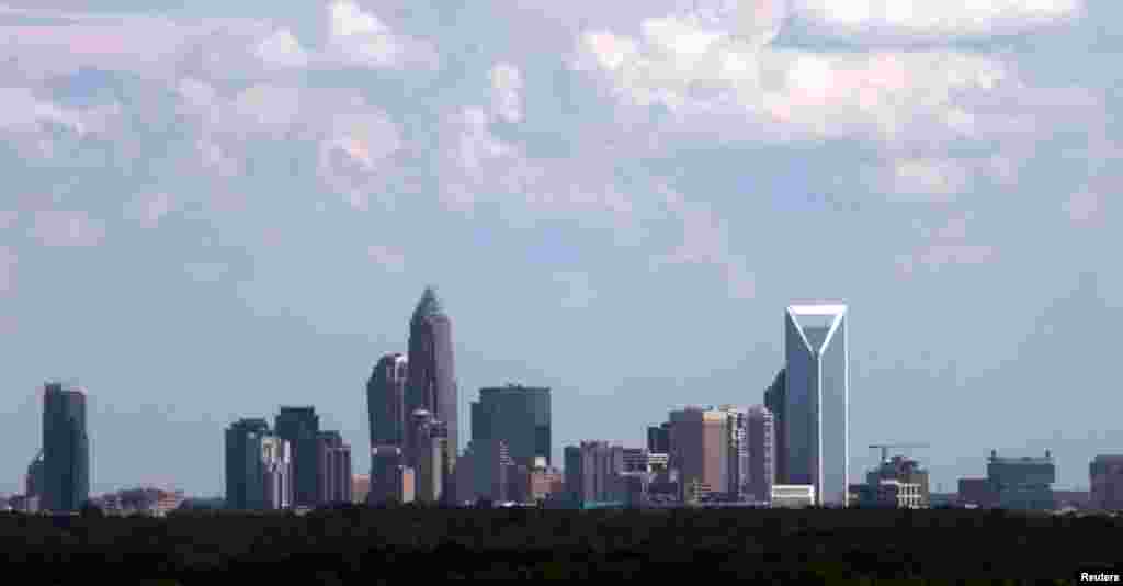Langit Charlotte, North Carolina dari jendela pesawat (2/9).&nbsp; 