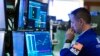 Seorang Spesialis bernama Stephen Naughton tampakmengamati pergerakan saham di Bursa Saham New York, pada 29 September 2021. (Foto: AP/Richard drew)